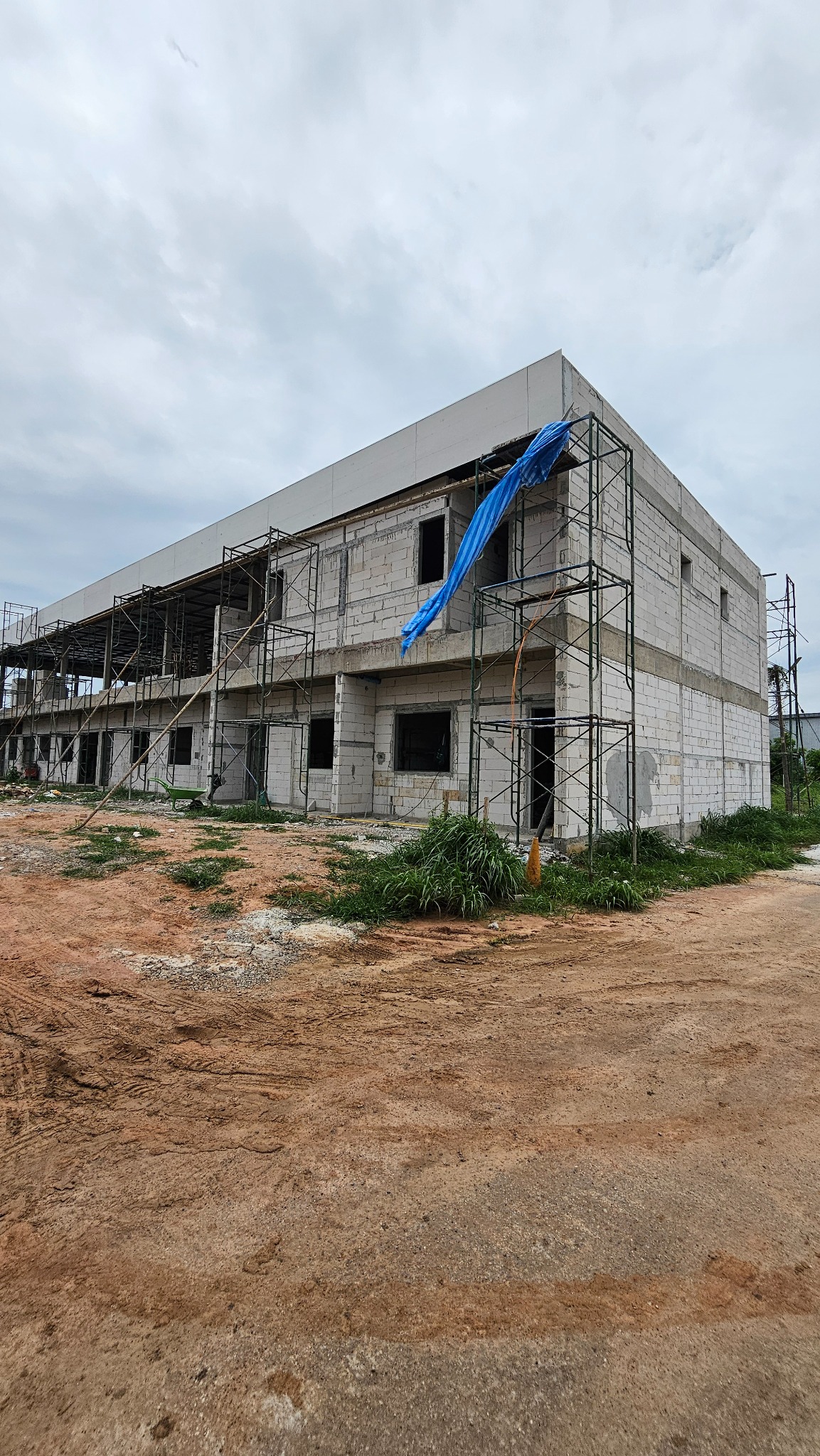 ภาพแนวตั้งความคืบหน้าหน้างานบ้านร่ำรวย